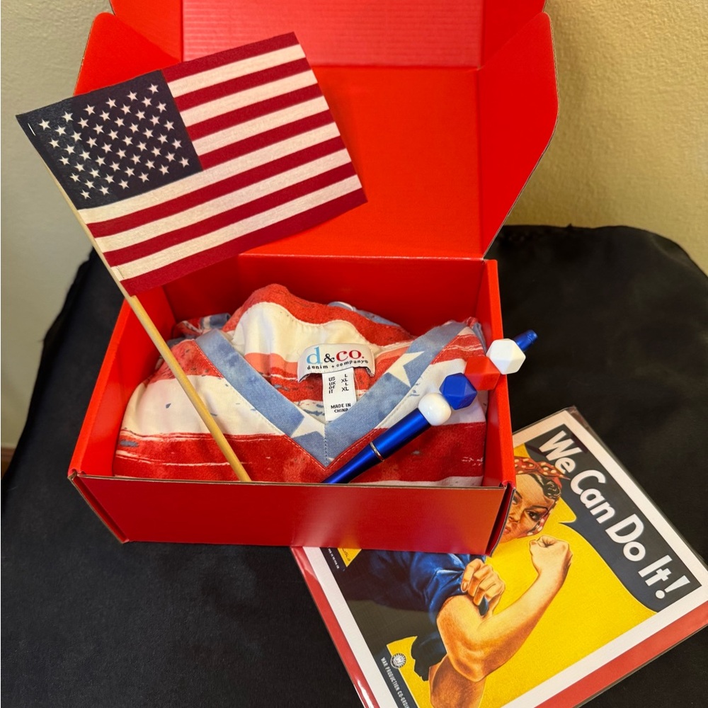 Patriotic 4th of July Gift! Flag vneck, pen and Rosie the Riveter Greeting card.